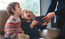 ആസ്‌ട്രേലിയയില്‍ 16 വയസ്സിന് താഴെയുള്ള കുട്ടികള്‍ക്ക്‌  സോഷ്യല്‍ മീഡിയ നിരോധനം; 10 ലക്ഷം അക്കൗണ്ടുകള്‍ നിര്‍ജീവമാക്കുന്നു