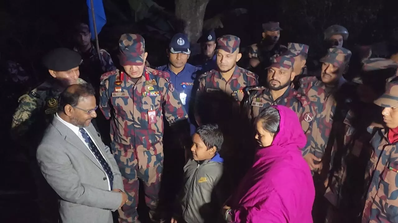 ബംഗ്ലാദേശിലേക്ക് നാടുകടത്തപ്പെട്ട 25കാരി സുനാലി ഇന്ത്യയിലെത്തി (വീഡിയോ) ബംഗ്ലാദേശിലേക്ക് നാടുകടത്തപ്പെട്ട 25കാരി സുനാലി ഇന്ത്യയിലെത്തി (വീഡിയോ)