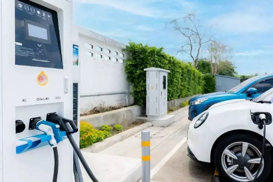 കേരളത്തില് 340 ചാര്ജിങ് കേന്ദ്രങ്ങള്; പിഎം ഇ-ഡ്രൈവ് പദ്ധതി വ്യാപകമാകുന്നു കേരളത്തില് 340 ചാര്ജിങ് കേന്ദ്രങ്ങള്; പിഎം ഇ-ഡ്രൈവ് പദ്ധതി വ്യാപകമാകുന്നു