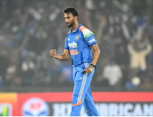 പരമ്പര നേടാന് ഇന്ത്യക്ക് ലക്ഷ്യം 271 റണ്സ് പരമ്പര നേടാന് ഇന്ത്യക്ക് ലക്ഷ്യം 271 റണ്സ്