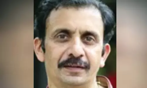 ബൈക്ക് തള്ളിമാറ്റുന്നതിനിടെ താഴ്ച്ചയിലേക്ക് വഴുതി വീണു; വ്യാപാരിക്ക് ദാരുണാന്ത്യം ബൈക്ക് തള്ളിമാറ്റുന്നതിനിടെ താഴ്ച്ചയിലേക്ക് വഴുതി വീണു; വ്യാപാരിക്ക് ദാരുണാന്ത്യം