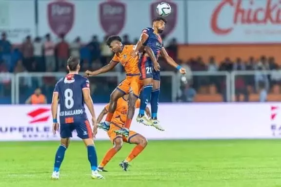 സൂപർ ലീഗ് കേരള; സെമി ഫൈനലുകൾ മാറ്റിവെച്ചു സൂപർ ലീഗ് കേരള; സെമി ഫൈനലുകൾ മാറ്റിവെച്ചു