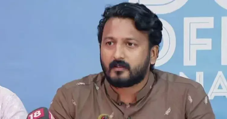 രാഹുല് മാങ്കൂട്ടത്തിലിനെ ഒളിവില് കഴിയാന് സഹായിച്ച രണ്ടുപേര് അറസ്റ്റില് രാഹുല് മാങ്കൂട്ടത്തിലിനെ ഒളിവില് കഴിയാന് സഹായിച്ച രണ്ടുപേര് അറസ്റ്റില്