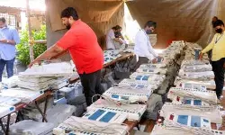 തദ്ദേശ തിരഞ്ഞെടുപ്പ്: തിരുവനന്തപുരം ജില്ലയില് പോളിങ് വിതരണ- സ്വീകരണ കേന്ദ്രങ്ങളായ സ്കൂളുകള്ക്ക് നാളെ അവധി തദ്ദേശ തിരഞ്ഞെടുപ്പ്: തിരുവനന്തപുരം ജില്ലയില് പോളിങ് വിതരണ- സ്വീകരണ കേന്ദ്രങ്ങളായ സ്കൂളുകള്ക്ക് നാളെ അവധി