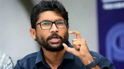 മന്ത്രിമാര്ക്കും നൂറിലേറെ ഐ പി എസ് ഉദ്യോഗസ്ഥര്ക്കും വന് ലഹരി റാക്കറ്റുമായി ബന്ധം: കോണ്ഗ്രസ് എംഎല്എ ജിഗ്നേഷ് മേവാനി മന്ത്രിമാര്ക്കും നൂറിലേറെ ഐ പി എസ് ഉദ്യോഗസ്ഥര്ക്കും വന് ലഹരി റാക്കറ്റുമായി ബന്ധം: കോണ്ഗ്രസ് എംഎല്എ ജിഗ്നേഷ് മേവാനി