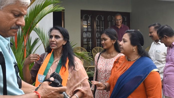 ചട്ടവിരുദ്ധ നടപടിയുമായി തിരുവനന്തപുരത്തെ ബിജെപി സ്ഥാനാര്‍ഥി ആര്‍ ശ്രീലേഖ