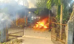 ഒഡീഷയില് ബംഗാളി സംസാരിക്കുന്നവരുടെ ഗ്രാമത്തിന് തീയിട്ടു ഒഡീഷയില് ബംഗാളി സംസാരിക്കുന്നവരുടെ ഗ്രാമത്തിന് തീയിട്ടു