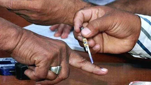 ഏഴ് ജില്ലകളിൽ പോളിങ്ങ് ആരംഭിച്ചു.