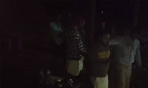 മദ്യം നല്കി വോട്ടര്മാരെ സ്വാധീനിക്കാന് ശ്രമമെന്ന്; സിപിഎമ്മിനെതിരേ പരാതി മദ്യം നല്കി വോട്ടര്മാരെ സ്വാധീനിക്കാന് ശ്രമമെന്ന്; സിപിഎമ്മിനെതിരേ പരാതി