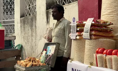 ഗീതാ പാരായണ പരിപാടി നടക്കുന്ന മൈതാനത്ത് ചിക്കന് പഫ്സ് വിറ്റെന്ന്; മുസ്ലിം കച്ചവടക്കാരനെതിരേ ആക്രമണം ഗീതാ പാരായണ പരിപാടി നടക്കുന്ന മൈതാനത്ത് ചിക്കന് പഫ്സ് വിറ്റെന്ന്; മുസ്ലിം കച്ചവടക്കാരനെതിരേ ആക്രമണം