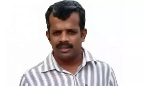 വോട്ട് രേഖപ്പെടുത്തി വീട്ടിലെത്തിയ മധ്യവയസ്കന് ഹൃദയാഘാതംമൂലം മരിച്ചു വോട്ട് രേഖപ്പെടുത്തി വീട്ടിലെത്തിയ മധ്യവയസ്കന് ഹൃദയാഘാതംമൂലം മരിച്ചു