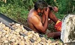 ട്രെയ്ന് കയറി കാല്പാദം നഷ്ടപ്പെട്ടു; ചികില്സയില്ലാതെ രാത്രി അതിജീവിച്ച് മധ്യവയസ്കന് ട്രെയ്ന് കയറി കാല്പാദം നഷ്ടപ്പെട്ടു; ചികില്സയില്ലാതെ രാത്രി അതിജീവിച്ച് മധ്യവയസ്കന്