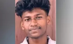 റോഡരികില് ഓട്ടോ പരിശോധിക്കുന്നതിനിടെ കാറിടിച്ച് യുവാവ് മരിച്ചു റോഡരികില് ഓട്ടോ പരിശോധിക്കുന്നതിനിടെ കാറിടിച്ച് യുവാവ് മരിച്ചു