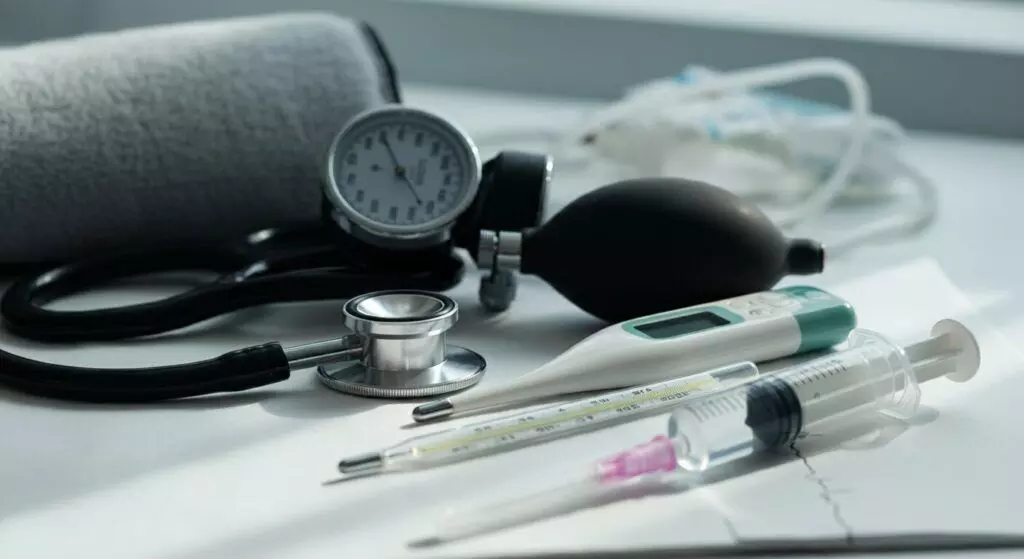 ആശുപത്രി ഉപകരണങ്ങള് കേടുവരുത്തി; 70,000 ദിര്ഹം നഷ്ടപരിഹാരം നല്കാന് കോടതി ഉത്തരവ് ആശുപത്രി ഉപകരണങ്ങള് കേടുവരുത്തി; 70,000 ദിര്ഹം നഷ്ടപരിഹാരം നല്കാന് കോടതി ഉത്തരവ്