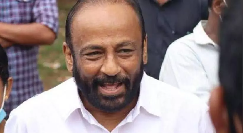 കോണ്ഗ്രസ് വിട്ട എ വി ഗോപിനാഥ് പെരിങ്ങോട്ടുകുറിശിയില് തോറ്റു; ഒപ്പം നിന്ന ഏഴ് മുന് കോണ്ഗ്രസുകാര്ക്കും തോല്വി കോണ്ഗ്രസ് വിട്ട എ വി ഗോപിനാഥ് പെരിങ്ങോട്ടുകുറിശിയില് തോറ്റു; ഒപ്പം നിന്ന ഏഴ് മുന് കോണ്ഗ്രസുകാര്ക്കും തോല്വി