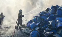 കുവൈത്ത് അംഘാരയിലെ പ്ലാസ്റ്റിക് മാലിന്യസംസ്കരണ കമ്പനിയില് തീപിടിത്തം കുവൈത്ത് അംഘാരയിലെ പ്ലാസ്റ്റിക് മാലിന്യസംസ്കരണ കമ്പനിയില് തീപിടിത്തം