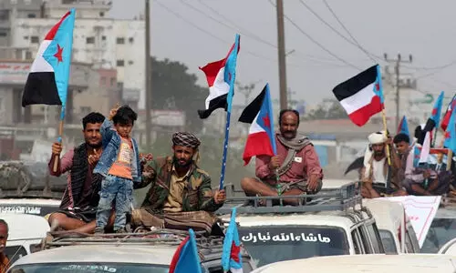 അന്സാറുല്ലയുടെ പ്രദേശങ്ങള് പിടിക്കാന് സൈനികനീക്കവുമായി യുഎഇ പിന്തുണയുള്ള സൈന്യം അന്സാറുല്ലയുടെ പ്രദേശങ്ങള് പിടിക്കാന് സൈനികനീക്കവുമായി യുഎഇ പിന്തുണയുള്ള സൈന്യം