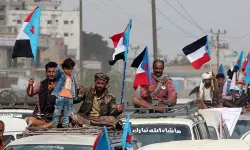 അന്സാറുല്ലയുടെ പ്രദേശങ്ങള് പിടിക്കാന് സൈനികനീക്കവുമായി യുഎഇ പിന്തുണയുള്ള സൈന്യം അന്സാറുല്ലയുടെ പ്രദേശങ്ങള് പിടിക്കാന് സൈനികനീക്കവുമായി യുഎഇ പിന്തുണയുള്ള സൈന്യം