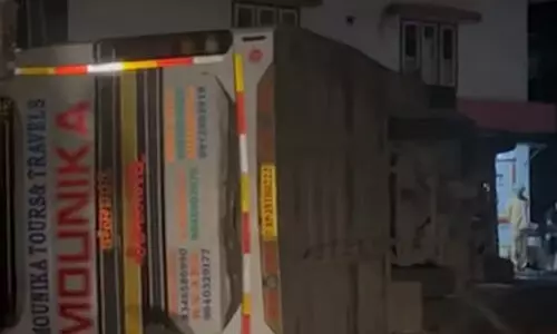 ശബരിമല തീര്ത്ഥാടകര് സഞ്ചരിച്ച് ബസ് മറിഞ്ഞ് എട്ട് പേര്ക്ക് പരിക്ക് ശബരിമല തീര്ത്ഥാടകര് സഞ്ചരിച്ച് ബസ് മറിഞ്ഞ് എട്ട് പേര്ക്ക് പരിക്ക്