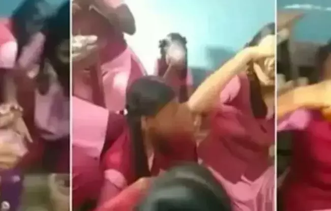 ക്ലാസ്മുറിയില് മദ്യപാനം; സര്ക്കാര് സ്കൂളിലെ ആറു വിദ്യാര്ഥിനികളെ സസ്പെന്ഡ് ചെയ്തു ക്ലാസ്മുറിയില് മദ്യപാനം; സര്ക്കാര് സ്കൂളിലെ ആറു വിദ്യാര്ഥിനികളെ സസ്പെന്ഡ് ചെയ്തു