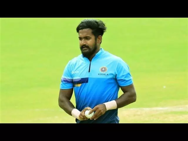 ഐപിഎല് ലേലം ഇന്ന്; മലയാളി താരങ്ങളില് കെ എം ആസിഫ് വിലയേറിയ താരം ഐപിഎല് ലേലം ഇന്ന്; മലയാളി താരങ്ങളില് കെ എം ആസിഫ് വിലയേറിയ താരം