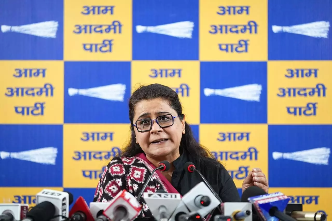 ഇന്നൊരു പെണ്ണിന്റെ നിഖാബ് മാറ്റി നാളെ അയാള് എന്റെ കൈകളിലെ വസ്ത്രവും മാറ്റില്ലേ?; നിതീഷിനെതിരേ ആംആദ്മി നേതാവ് ഇന്നൊരു പെണ്ണിന്റെ നിഖാബ് മാറ്റി നാളെ അയാള് എന്റെ കൈകളിലെ വസ്ത്രവും മാറ്റില്ലേ?; നിതീഷിനെതിരേ ആംആദ്മി നേതാവ്