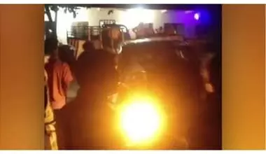 മദ്യലഹരിയില് പോലിസ് ഉദ്യോഗസ്ഥന് ഓടിച്ച കാര് ഇടിച്ചു തെറിപ്പിച്ചത് മൂന്ന് വാഹനങ്ങള്; നിരവധി പേര്ക്ക് പരിക്ക് മദ്യലഹരിയില് പോലിസ് ഉദ്യോഗസ്ഥന് ഓടിച്ച കാര് ഇടിച്ചു തെറിപ്പിച്ചത് മൂന്ന് വാഹനങ്ങള്; നിരവധി പേര്ക്ക് പരിക്ക്