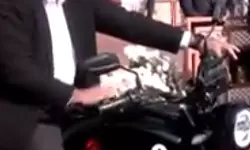 വായു മലിനീകരണത്തിനെതിരായ പ്രതിഷേധം; കോണ്ഗ്രസ് എംപി പാര്ലമെന്റില് എത്തിയത് സ്വയം നിര്മ്മിച്ച ഇലക്ട്രിക് ബൈക്കില് വായു മലിനീകരണത്തിനെതിരായ പ്രതിഷേധം; കോണ്ഗ്രസ് എംപി പാര്ലമെന്റില് എത്തിയത് സ്വയം നിര്മ്മിച്ച ഇലക്ട്രിക് ബൈക്കില്