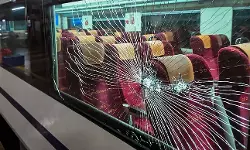 എഗ്മോര്-തിരുനെല്വേലി വന്ദേഭാരത് ട്രെയിനിന് നേരെ കല്ലേറ്; ആറ് കോച്ചുകളുടെ ചില്ലുകള് തകര്ന്നു, നാലു കുട്ടികളെ പിടികൂടി എഗ്മോര്-തിരുനെല്വേലി വന്ദേഭാരത് ട്രെയിനിന് നേരെ കല്ലേറ്; ആറ് കോച്ചുകളുടെ ചില്ലുകള് തകര്ന്നു, നാലു കുട്ടികളെ പിടികൂടി