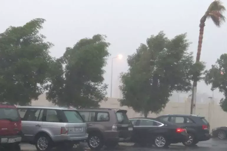 ഖത്തറില്‍ മഴയും തണുപ്പും; ഇടിമിന്നലോടെയുള്ള മഴയ്ക്കും ശക്തമായ കാറ്റിനും മുന്നറിയിപ്പ്