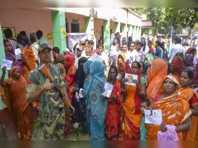 ബിഹാര്‍ തിരഞ്ഞെടുപ്പ്; സ്ത്രീകള്‍ക്കു നല്‍കിയ പതിനായിരം രൂപ പുരുഷന്മാരുടെ അക്കൗണ്ടിലുമെത്തി, തിരിച്ചുതരണമെന്ന് സര്‍ക്കാര്‍, തരില്ലെന്ന് മറുപടി