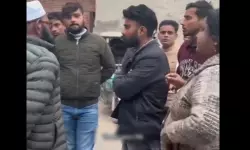 പള്ളിയില് നിന്ന് ബാങ്ക് വിളി ശബ്ദം പുറത്തുവരരുതെന്ന് ഹിന്ദുത്വര് പള്ളിയില് നിന്ന് ബാങ്ക് വിളി ശബ്ദം പുറത്തുവരരുതെന്ന് ഹിന്ദുത്വര്