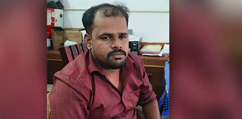 എല്കെജി വിദ്യാര്ഥിക്കുനേരെ ലൈംഗികാതിക്രമം; ബസ് ക്ലീനര് അറസ്റ്റില് എല്കെജി വിദ്യാര്ഥിക്കുനേരെ ലൈംഗികാതിക്രമം; ബസ് ക്ലീനര് അറസ്റ്റില്