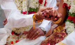 ബ്ലേഡ് മാഫിയയുടെ ഭീഷണി; വിവാഹത്തില് നിന്ന് പിന്മാറി വരന്, ജീവനൊടുക്കാന് ശ്രമിച്ച് വധു ബ്ലേഡ് മാഫിയയുടെ ഭീഷണി; വിവാഹത്തില് നിന്ന് പിന്മാറി വരന്, ജീവനൊടുക്കാന് ശ്രമിച്ച് വധു