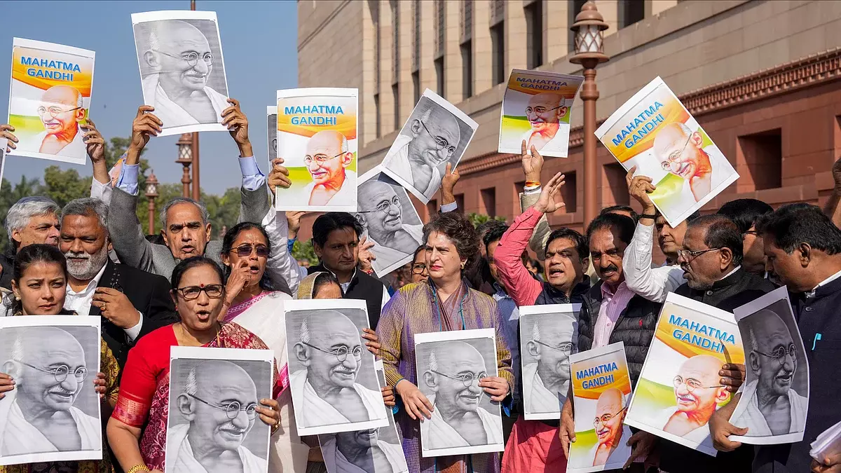 തൊഴിലുറപ്പ് പദ്ധതിയിലെ കേന്ദ്ര സര്‍ക്കാര്‍ നടപടി; തിങ്കള്‍ മുതല്‍ രാജ്യവ്യാപക പ്രതിഷേധത്തിന് പ്രതിപക്ഷം