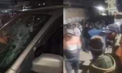 കര്‍ണി സേനക്കൊപ്പം മുസ്‌ലിംകള്‍ക്കെതിരെ കല്ലെറിഞ്ഞ് പോലിസ്