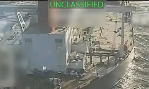 വെനുസ്വേലയുടെ എണ്ണക്കപ്പല് തട്ടിയെടുത്ത് യുഎസ് സൈന്യം വെനുസ്വേലയുടെ എണ്ണക്കപ്പല് തട്ടിയെടുത്ത് യുഎസ് സൈന്യം