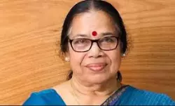 ട്രെയിന്‍ യാത്രയ്ക്കിടെ സിപിഎം കേന്ദ്ര കമ്മിറ്റി അംഗം പി കെ ശ്രീമതിയുടെ ഹാന്‍ഡ്ബാഗ് മോഷണം പോയി