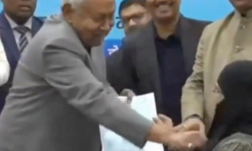 മുസ്‌ലിം സ്ത്രീയുടെ നിഖാബ് പിടിച്ചുവലിച്ച നിതീഷ് കുമാറിന്റെ നടപടി അപലപനീയം: സുപ്രിംകോടതി ബാര്‍ അസോസിയേഷന്‍