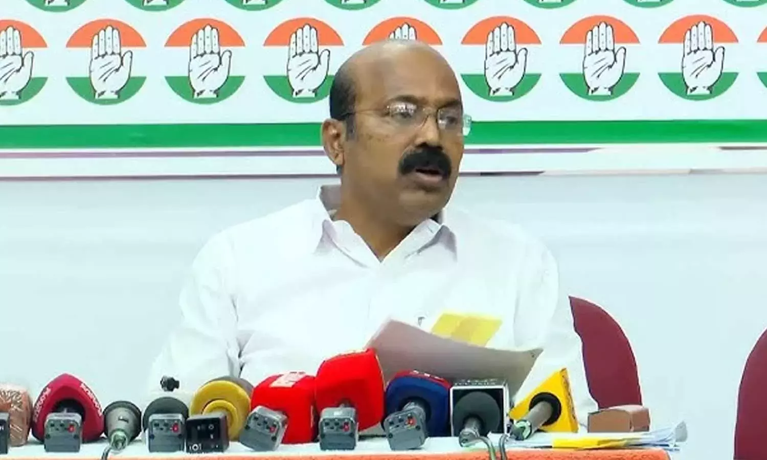 ലാലി ജെയിംസിന്റെ കോഴ ആരോപണം; തൃശൂര്‍ ഡിസിസി പ്രസിഡന്റിനെതിരേ വിജിലന്‍സില്‍ പരാതി