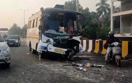 ശബരിമല തീര്ത്ഥാടകര് സഞ്ചരിച്ച ബസ് അപകടത്തില്പ്പെട്ടു; 18 പേര്ക്ക് പരിക്ക് ശബരിമല തീര്ത്ഥാടകര് സഞ്ചരിച്ച ബസ് അപകടത്തില്പ്പെട്ടു; 18 പേര്ക്ക് പരിക്ക്