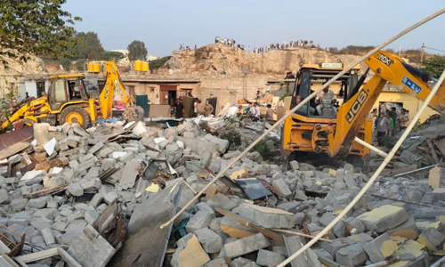 ബുള്ഡോസര് രാജ്; കര്ണാടകയിലെ കോണ്ഗ്രസ് സര്ക്കാരിന്റെ ഇരട്ടത്താപ്പിനെതിരേ വ്യാപക പ്രതിഷേധം ബുള്ഡോസര് രാജ്; കര്ണാടകയിലെ കോണ്ഗ്രസ് സര്ക്കാരിന്റെ ഇരട്ടത്താപ്പിനെതിരേ വ്യാപക പ്രതിഷേധം