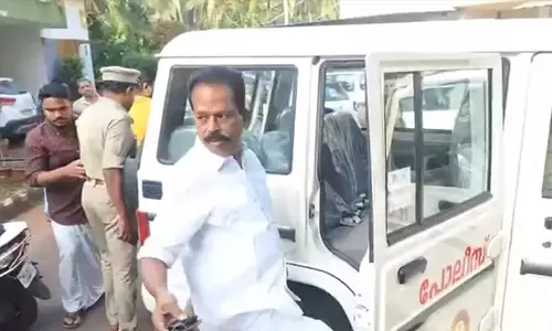 ജയിലിലടച്ചാലും പിന്നോട്ട് പോകില്ലെന്ന് എന്‍ സുബ്രമണ്യന്‍; പോലിസ് സ്റ്റേഷനു പുറത്ത് യുഡിഎഫ് പ്രതിഷേധം