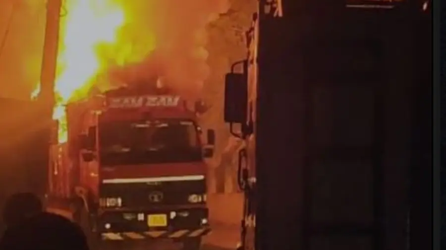 പാലായില്‍ ലോറി വൈദ്യുതി ലൈനില്‍ തട്ടി കത്തിനശിച്ചു