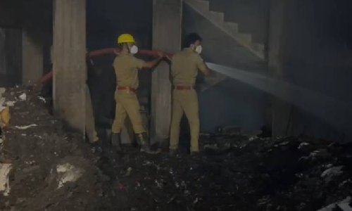 എറണാകുളം ബ്രോഡ് വേയില്‍ കടകള്‍ക്ക് തീപിടിച്ചു