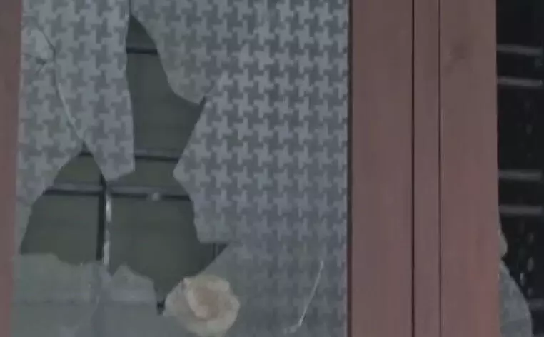 കണ്ണൂരില് സിപിഎം പ്രവര്ത്തകന്റെ വീടിന് നേരെ ആര്എസ്എസ് ആക്രമണം കണ്ണൂരില് സിപിഎം പ്രവര്ത്തകന്റെ വീടിന് നേരെ ആര്എസ്എസ് ആക്രമണം