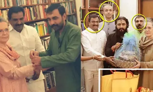 പോറ്റിയെ കേറ്റിയേ എന്ന് അവര്‍ പാടി, പക്ഷേ പോറ്റി ആദ്യം കയറിയത് സോണിയാ ഗാന്ധിയുടെ വീട്ടില്‍: മുഖ്യമന്ത്രി