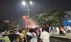 ബെല്ലാരിയില് എംഎല്എമാരുടെ അനുയായികള് ഏറ്റുമുട്ടി; കോണ്ഗ്രസ് പ്രവര്ത്തകന് കൊല്ലപ്പെട്ടു ബെല്ലാരിയില് എംഎല്എമാരുടെ അനുയായികള് ഏറ്റുമുട്ടി; കോണ്ഗ്രസ് പ്രവര്ത്തകന് കൊല്ലപ്പെട്ടു