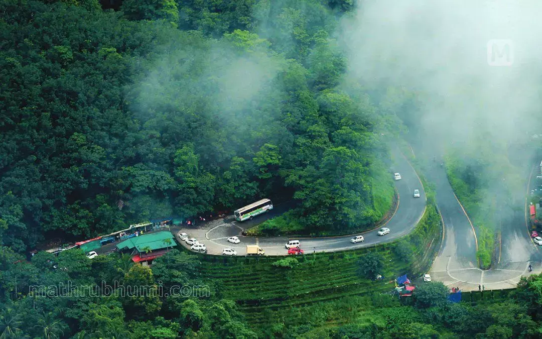 താമരശ്ശേരി ചുരത്തില് അതിരൂക്ഷ ഗതാഗതക്കുരുക്ക് താമരശ്ശേരി ചുരത്തില് അതിരൂക്ഷ ഗതാഗതക്കുരുക്ക്