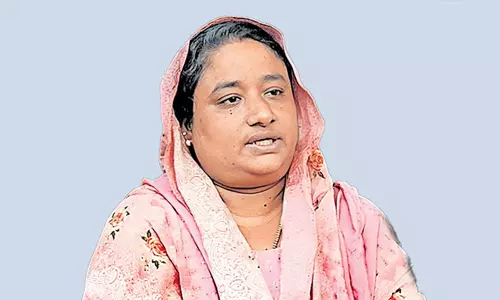 മകന്‍ യുഡിഎഫിന് വേണ്ടി പ്രവര്‍ത്തിച്ചെന്ന്; തൂപ്പുകാരിയെ പിരിച്ചുവിട്ട് സിപിഎം നിയന്ത്രണത്തിലുള്ള ബാങ്ക്